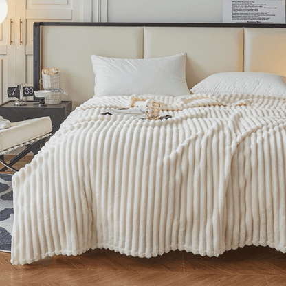 CoreComfort™ Luxury Bundle (Blanket + 2 Cushions)